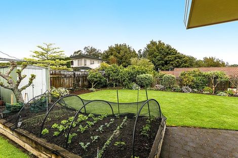 Photo of property in 18 Kinross Drive, Merrilands, New Plymouth, 4312
