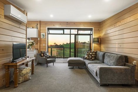 Photo of property in 86 Valley Road, Waitoki, 0871