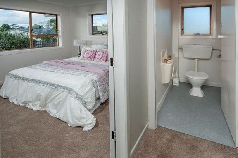 Photo of property in 254a East Coast Road, Forrest Hill, Auckland, 0620