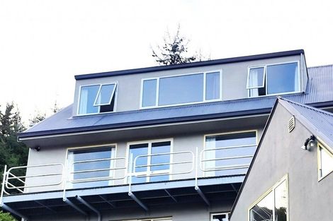 Photo of property in 32 Avalon Crescent, Fernhill, Queenstown, 9300