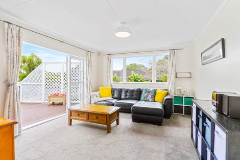 Photo of property in 17 Paramu Avenue, Birkdale, Auckland, 0626