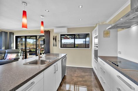 Photo of property in 12 Nikau Place, Hawera, 4610