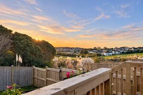 Photo of property in 38 Whakairo Crescent, Gulf Harbour, Whangaparaoa, 0930
