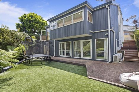 Photo of property in 1/31 Holdaway Avenue, Northcote, Auckland, 0627
