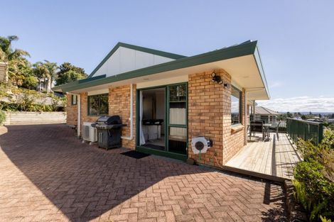 Photo of property in 32 Downing Place, Welcome Bay, Tauranga, 3112