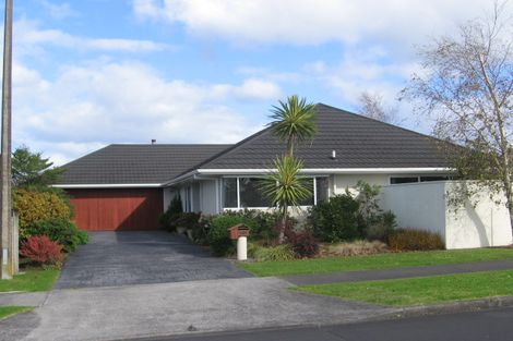 Photo of property in 22 Suncrest Drive, West Harbour, Auckland, 0618