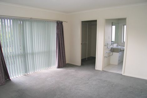 Photo of property in 14 Bibury Avenue, Henderson, Auckland, 0612