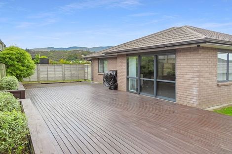 Photo of property in 76 Sunstone Crescent, Timberlea, Upper Hutt, 5018
