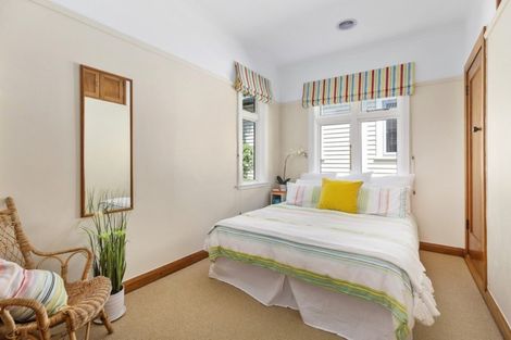 Photo of property in 21 Cavendish Square, Strathmore Park, Wellington, 6022