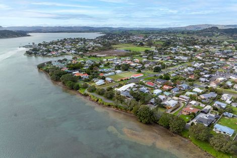 Photo of property in 23 Cliff Street, Raglan, 3225