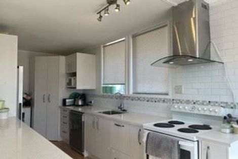 Photo of property in 27 Sunhill Road, Sunnyvale, Auckland, 0612