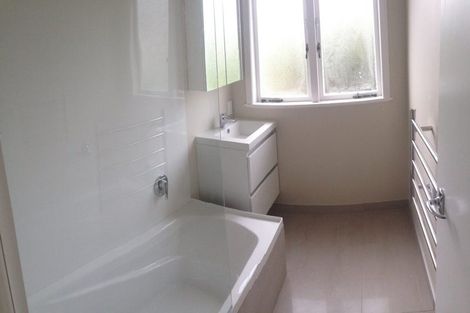 Photo of property in 8 Lantana Road, Green Bay, Auckland, 0604