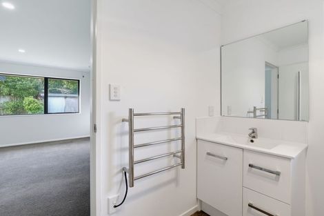 Photo of property in 72 Geneva Terrace, Kelvin Grove, Palmerston North, 4414