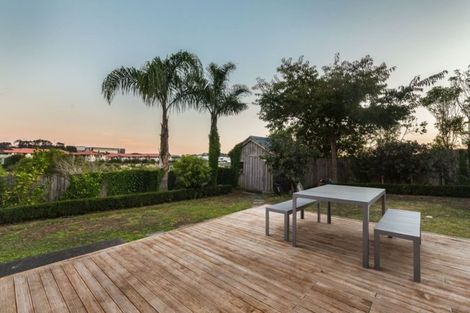 Photo of property in 14g Baulcomb Parade, Windsor Park, Auckland, 0632