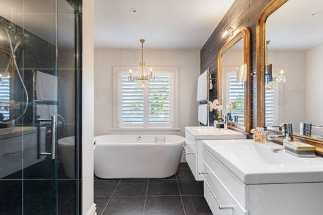 Photo of property in 290 Jervois Road, Herne Bay, Auckland, 1011