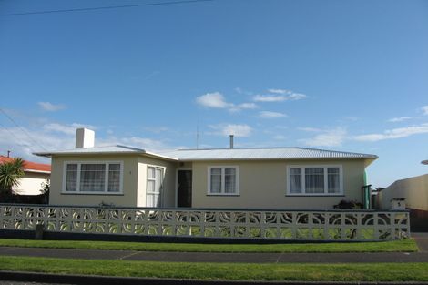 Photo of property in 5 Omori Place, Castlecliff, Whanganui, 4501