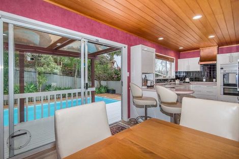 Photo of property in 21 Robin Lane, Browns Bay, Auckland, 0630
