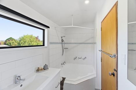 Photo of property in 27 Rubens Place, Burnside, Christchurch, 8053