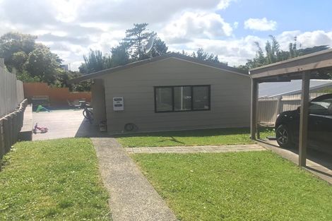 Photo of property in 2/95 Hobsonville Road, West Harbour, Auckland, 0618