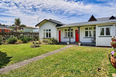 Photo of property in 10 Lambley Road, Titahi Bay, Porirua, 5022