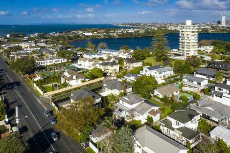 Photo of property in 98 Kitchener Road, Milford, Auckland, 0620