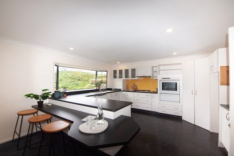 Photo of property in 28 Amesbury Drive, Churton Park, Wellington, 6037