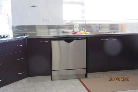 Photo of property in 56 Ribbonwood Crescent, Goodwood Heights, Auckland, 2105