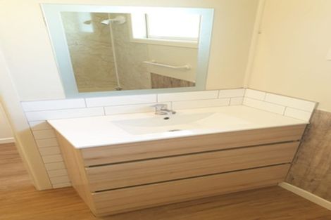 Photo of property in 1/64 Hogans Road, Glenfield, Auckland, 0629