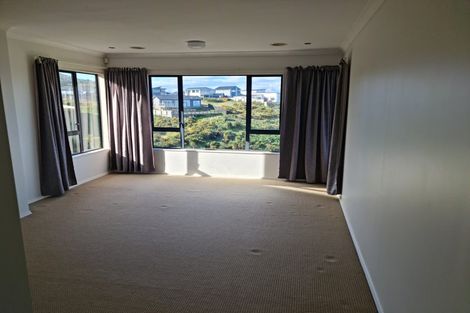 Photo of property in 140 Glanmire Road, Newlands, Wellington, 6037