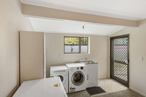 Photo of property in 1/478 Devon Street East, Strandon, New Plymouth, 4312