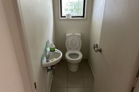 Photo of property in 18 Cornelian Crescent, Half Moon Bay, Auckland, 2012