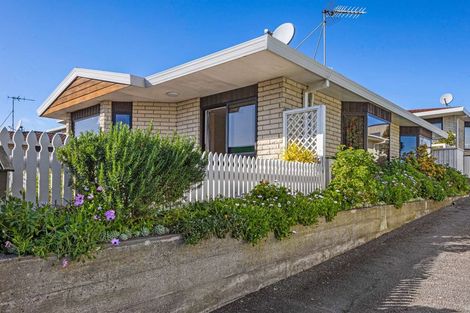 Photo of property in 1/478 Devon Street East, Strandon, New Plymouth, 4312