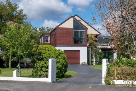 Photo of property in 2 Huia Street, Waikawa, Picton, 7220