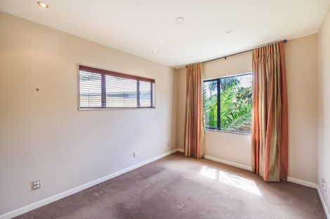 Photo of property in 5 The Oaks, Awapuni, Palmerston North, 4412
