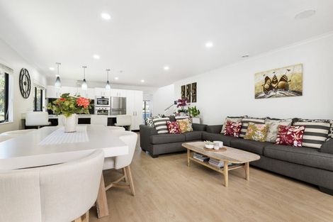 Photo of property in 7 Emerald Way, Rosedale, Auckland, 0632