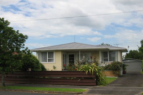 Photo of property in 8 Alanbrooke Crescent, Avondale, Auckland, 0600