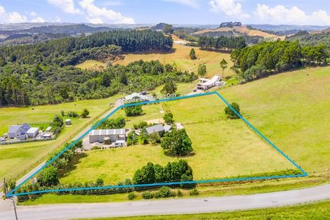 Photo of property in 321 Muriwai Valley Road, Muriwai, Waimauku, 0881