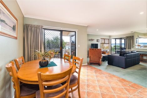 Photo of property in 4 Shera Street, Acacia Bay, Taupo, 3330
