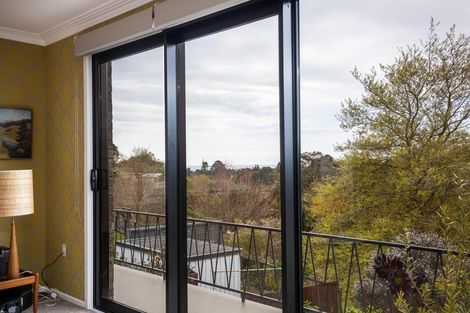 Photo of property in 15 Montana Place, Merrilands, New Plymouth, 4312