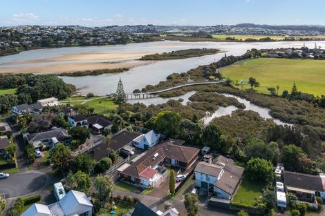 Photo of property in 20 Edgewater Grove, Orewa, 0931