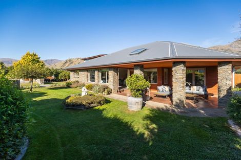 Photo of property in 4 Coburn Place, Lake Hayes, Queenstown, 9304