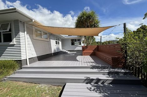 Photo of property in 30 Atkinson Road, Titirangi, Auckland, 0604