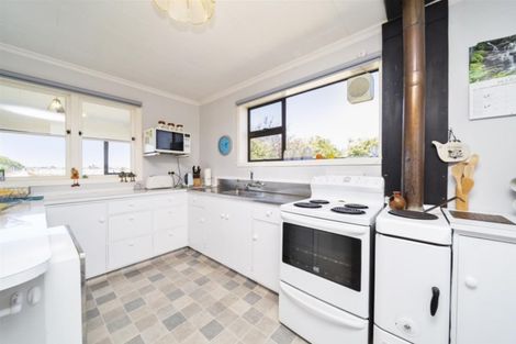 Photo of property in 1 Graves Street, Eltham, 4322