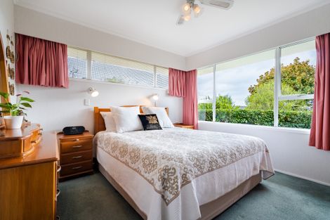Photo of property in 17 Scanlen Terrace, Kelston, Auckland, 0602