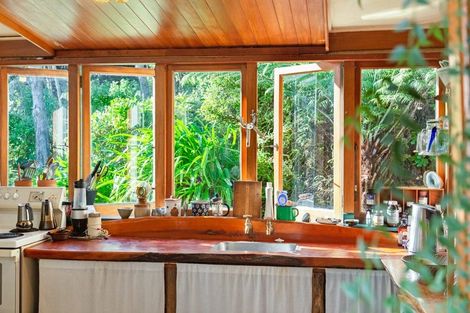 Photo of property in 7 Okoka Road, Omiha, Waiheke Island, 1081
