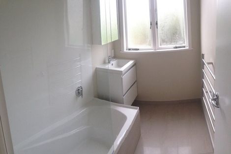 Photo of property in 8 Lantana Road, Green Bay, Auckland, 0604