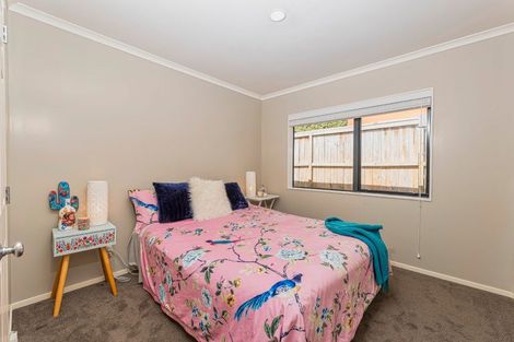 Photo of property in 12 Reybert Place, Massey, Auckland, 0614