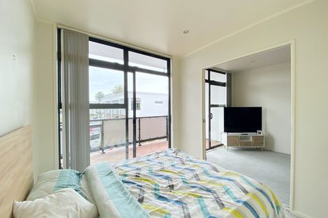 Photo of property in 6/372 Rosedale Road, Rosedale, Auckland, 0632