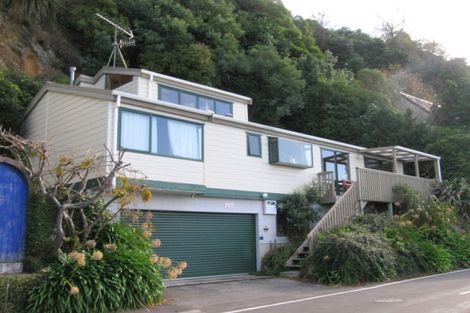 Photo of property in 409 Karaka Bay Road, Karaka Bays, Wellington, 6022