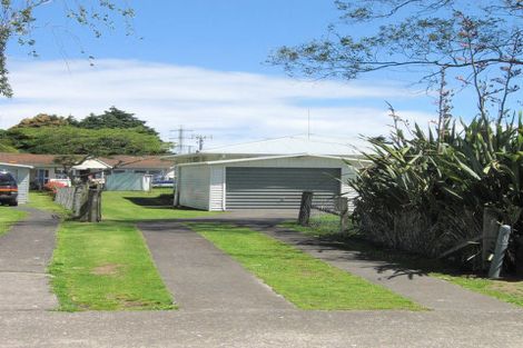 Photo of property in 11 Joanne Place, Rosehill, Papakura, 2113